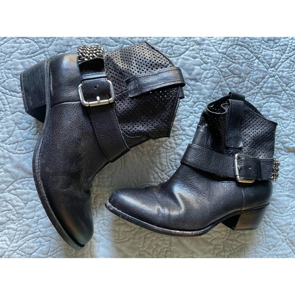 BCBG Womens LEATHER Western booties